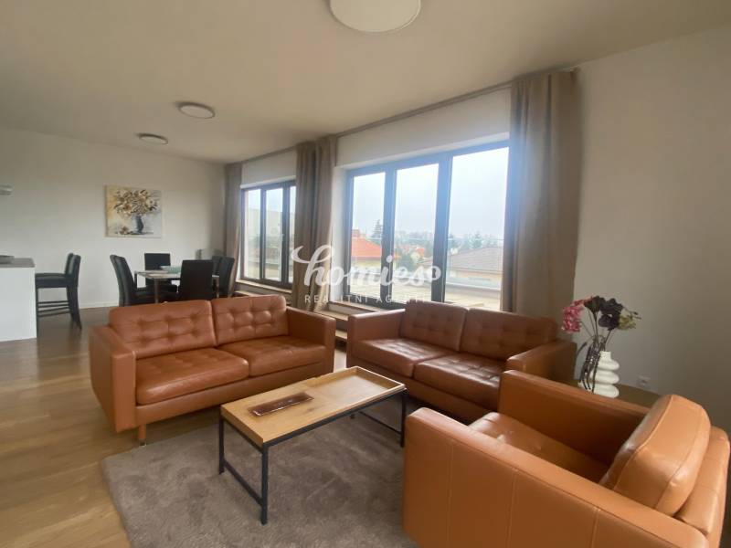 PRENÁJOM 3 izbový nadštandardný byt s veľkou terasou v centre Nitry