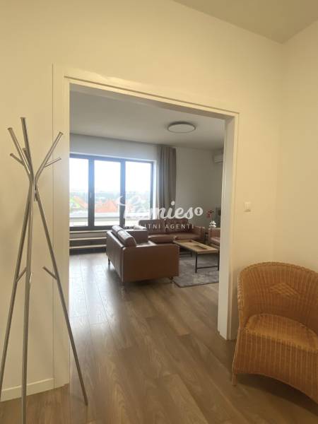 PRENÁJOM 3 izbový nadštandardný byt s veľkou terasou v centre Nitry