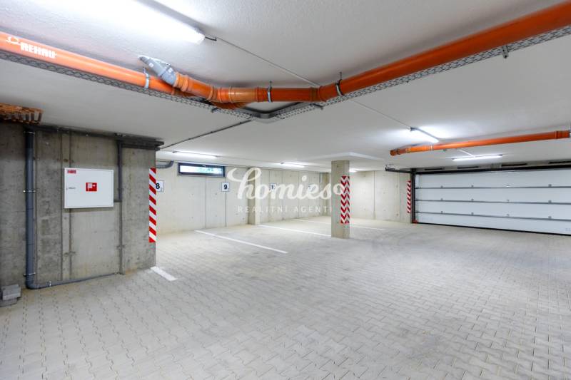 garage - parking space