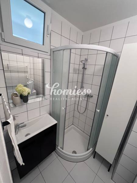 PRENÁJOM veľký 3izb. mestský byt,  klimatizácia centrum,