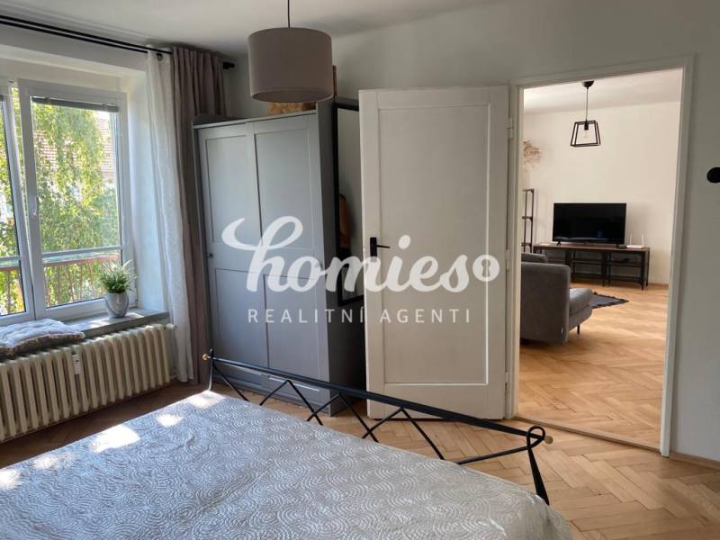 PRENÁJOM veľký 3izb. mestský byt,  klimatizácia centrum,