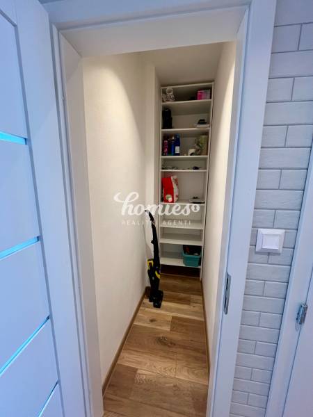 PRENÁJOM 2 izbový luxusný byt v centre mesta Nitra, parkovanie 