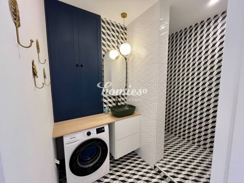 PRENÁJOM 2 izbový luxusný byt v centre mesta Nitra, parkovanie 