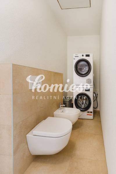 PREDAJ  luxusný  3 izbový rodinný dom, Nitra - centrum