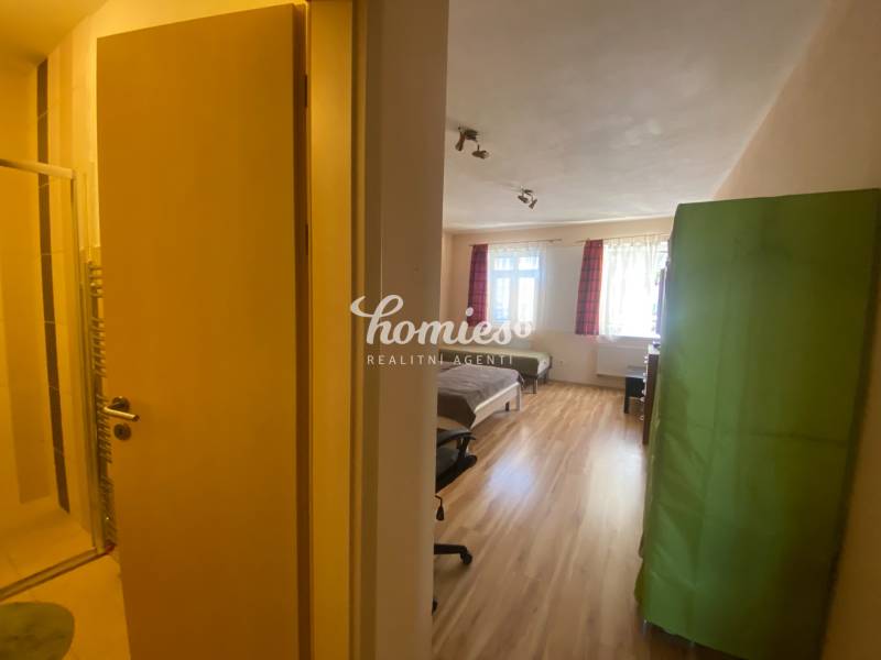 PRENÁJOM 1 izb byt v dome,  záhrada -  centrum mesta, Kalvária