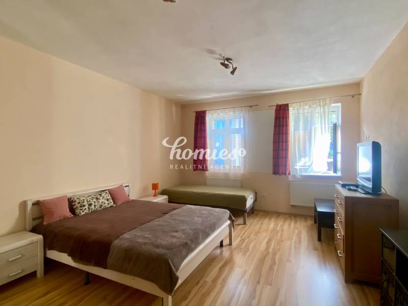 PRENÁJOM 1 izb byt v dome,  záhrada -  centrum mesta, Kalvária