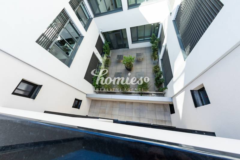 PRENÁJOM 3 izbový luxusný byt  v centre Nitry s veľkou terasou