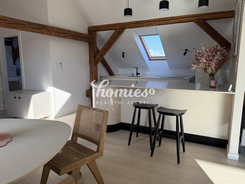 PRENÁJOM 3,5 izbový výnimočný veľký byt priamo v centre s parkovaním