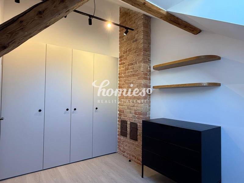 PRENÁJOM 3,5 izbový výnimočný veľký byt priamo v centre s parkovaním