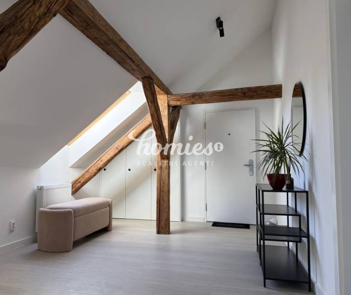 PRENÁJOM 3,5 izbový výnimočný veľký byt priamo v centre s parkovaním