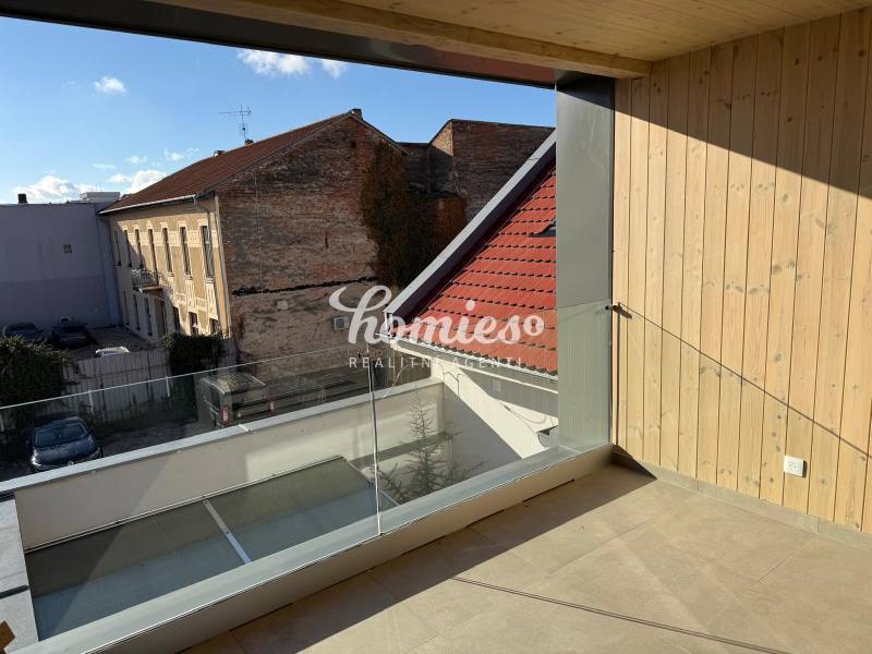 PRENÁJOM 3,5 izbový výnimočný veľký byt priamo v centre s parkovaním