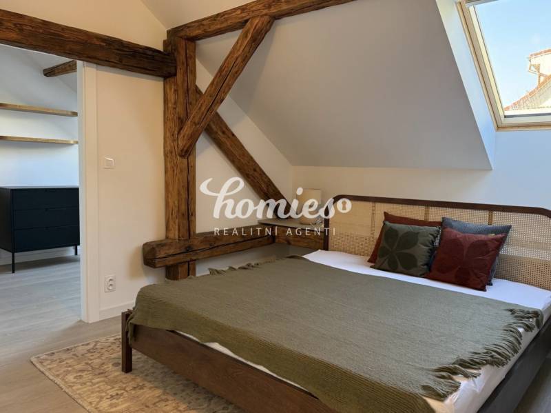 PRENÁJOM 3,5 izbový výnimočný veľký byt priamo v centre s parkovaním