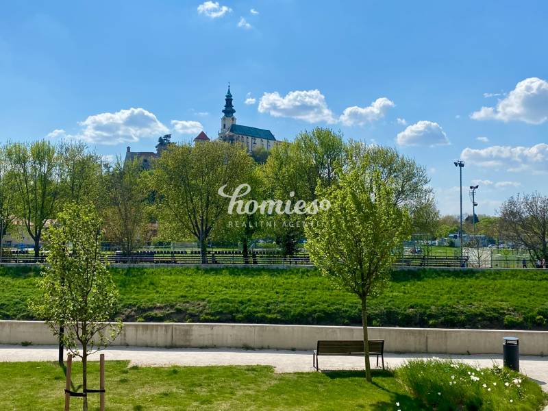 PRENÁJOM 2 izbový zariadený byt v centre, výhľad na hrad,  PROMENADA