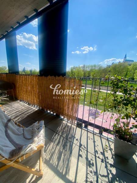 PRENÁJOM 2 izbový zariadený byt v centre, výhľad na hrad,  PROMENADA