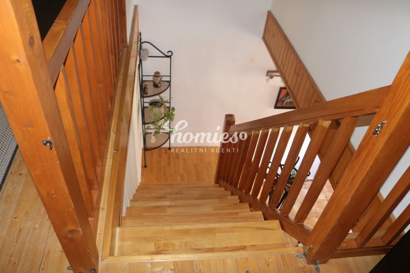 PREDAJ Rodinný dom s veľkým pozemkom, garážou a záhradou