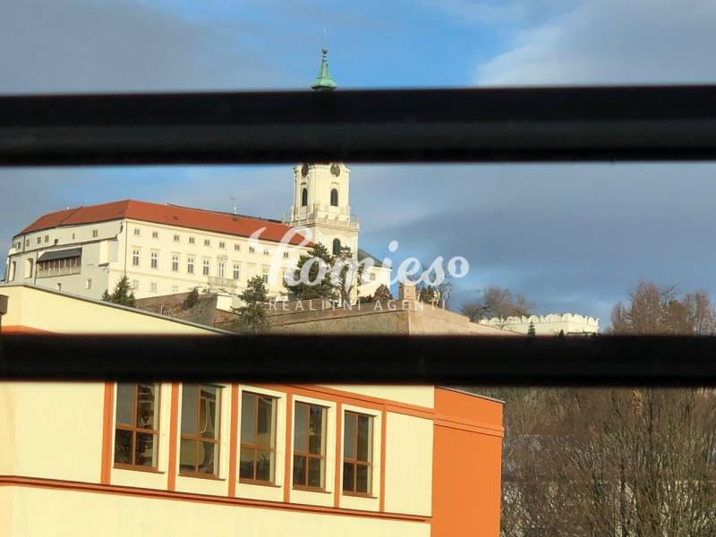 pohľad na hrad z bytu